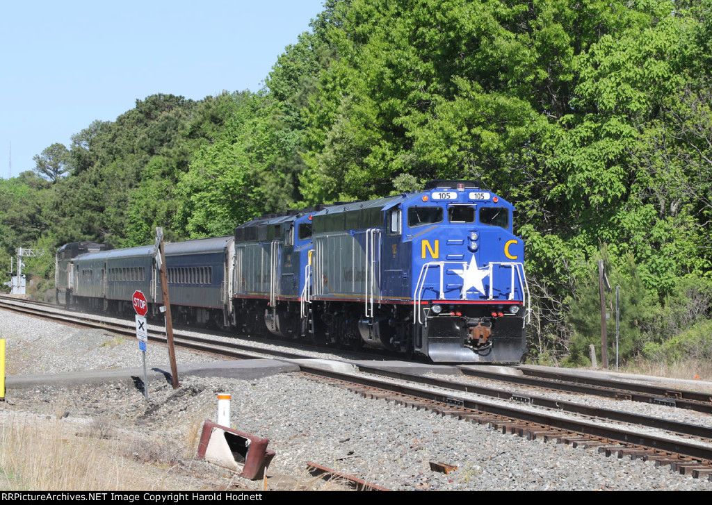 RNCX 105 brings up the rear on train P075-27